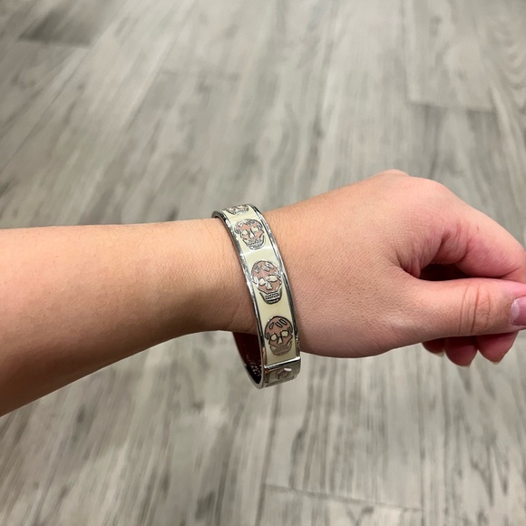 Signature Skulls bracelet by Alexander McQueen - Picture 3 of 3